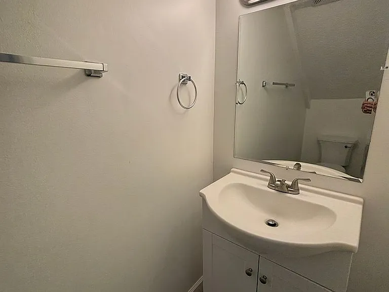 1629 N James Ave — Photo 8