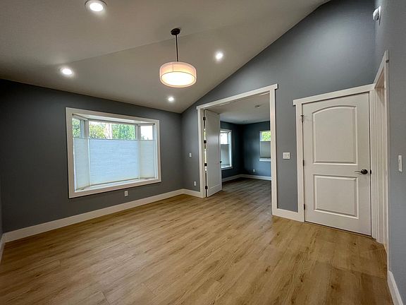 5th image of 1527 Miramonte Ave