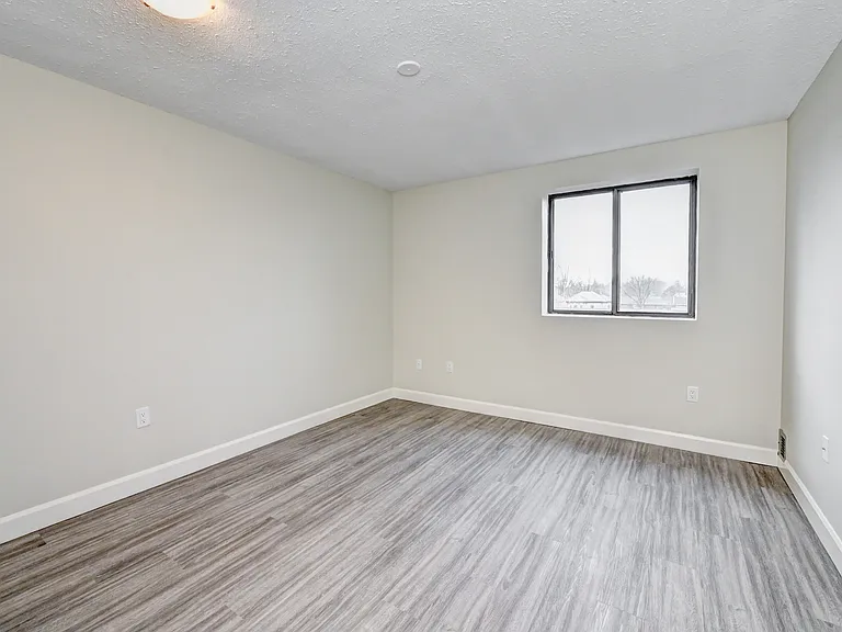 294 Talbot St — Photo 17