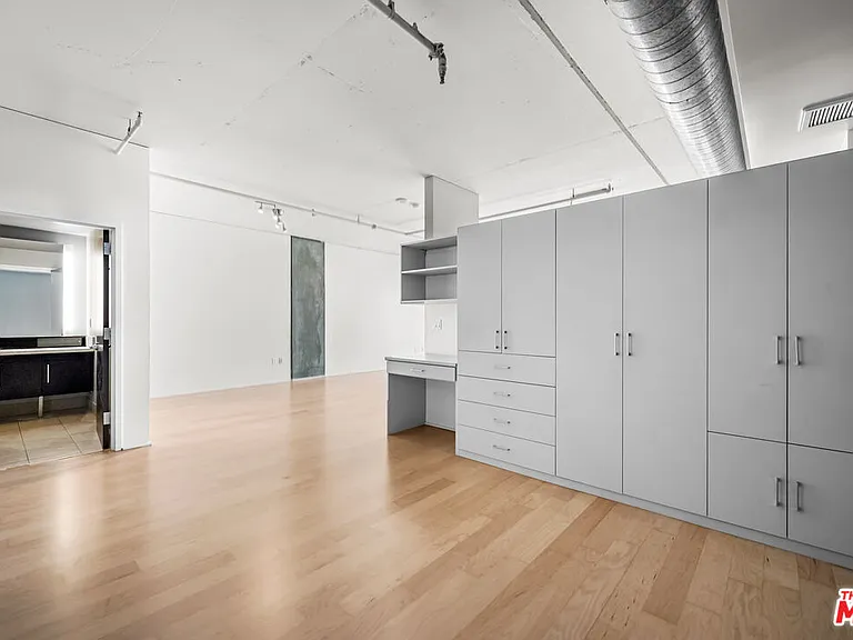1100 S Hope St #1410 — Photo 32