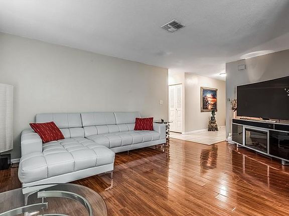 4th image of 11027 Ashbourne Cir