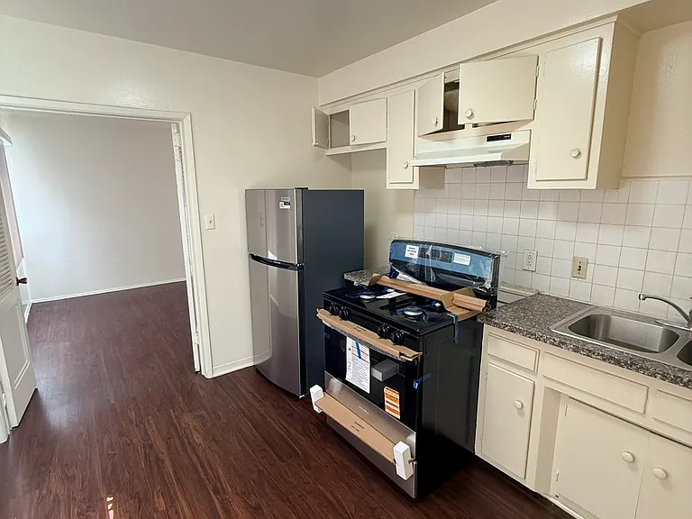 3920 W 113th St #5 — Photo 6