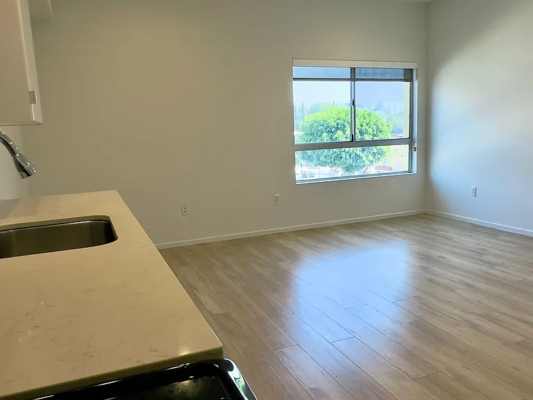 Echo Designer Loft Apartments — Photo 37