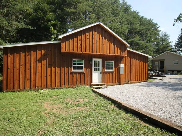 1097 Fairview Rd, Harriman, TN 37748