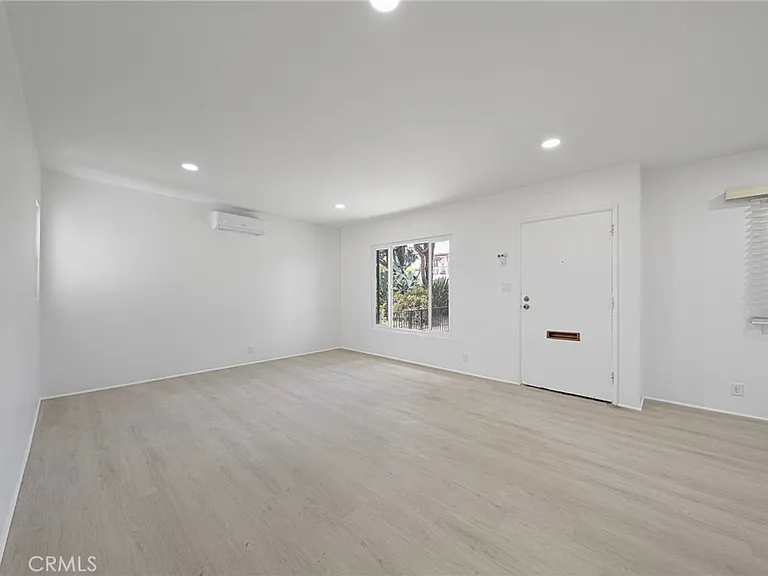 9050 Huntington Dr — Photo 6