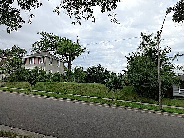 2nd image of 3418 Humboldt Ave N