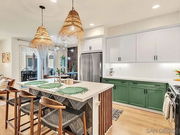 4th image of 344 Waterbury Ct