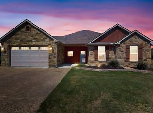 140 Harbour Town Dr, Graford, TX 76449