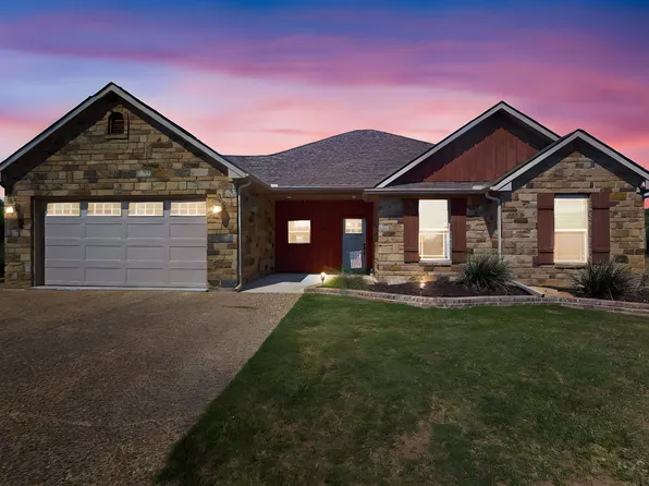 140 Harbour Town Dr, Graford, TX 76449