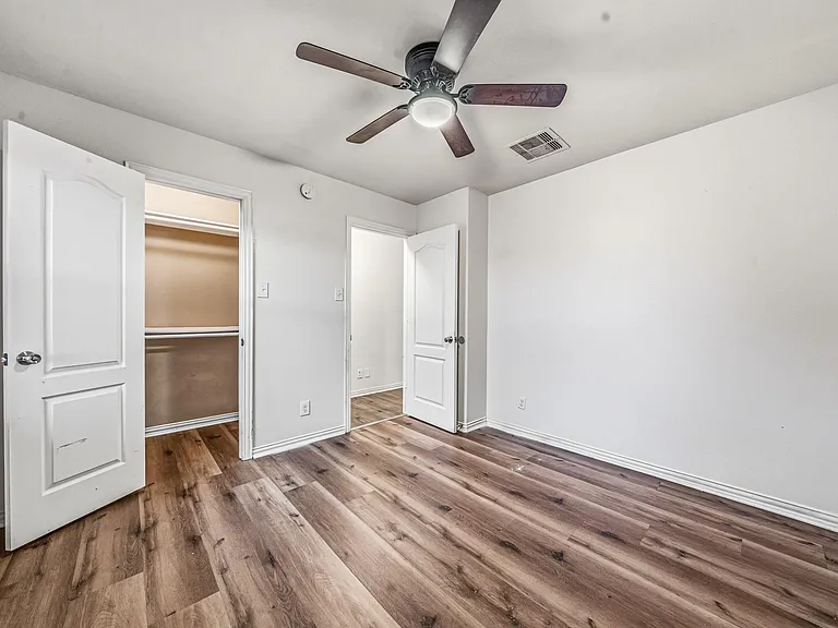 2403 Summers Glen Ct — Photo 16