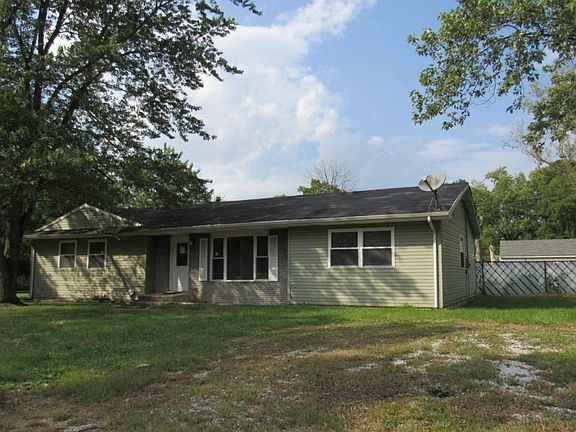 2nd image of 1376 W 40th Ave