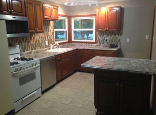 2418 W 7th St, Waterloo, IA 50702