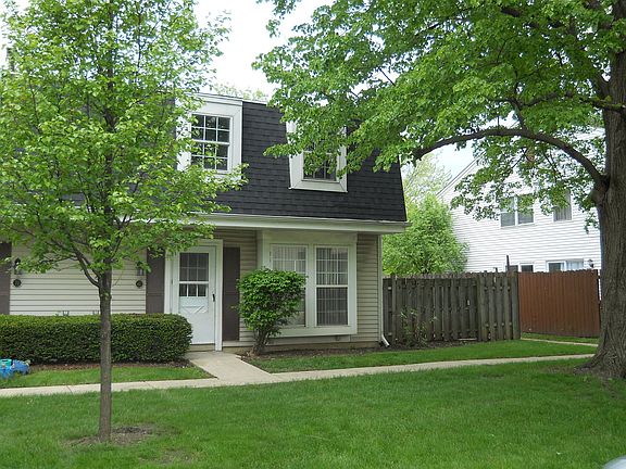 2nd image of 6 Fernwood Dr #6