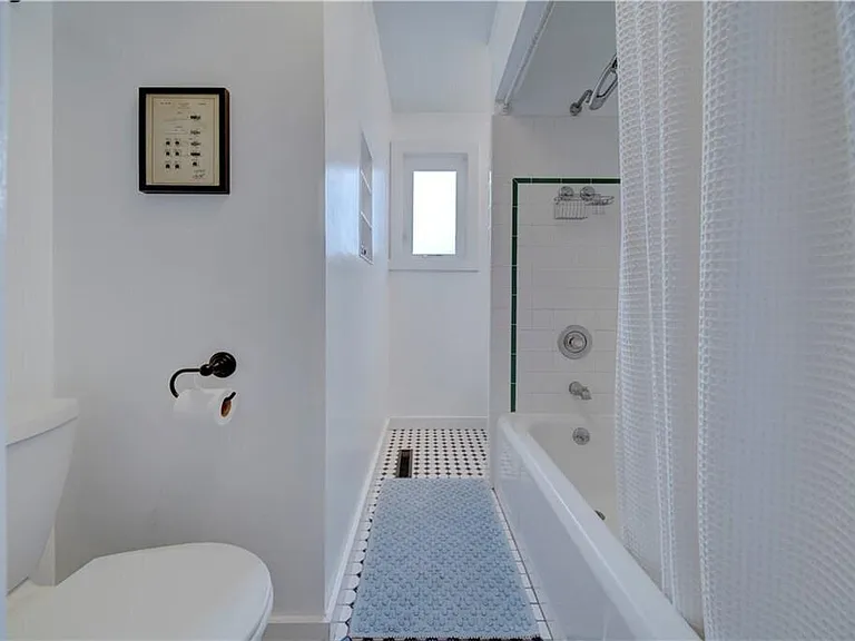 551 NE Ravenna Blvd — Photo 20