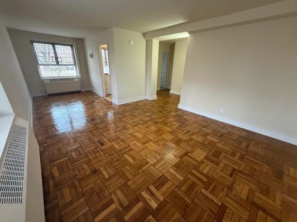 (undisclosed Address), Fresh Meadows, NY 11365