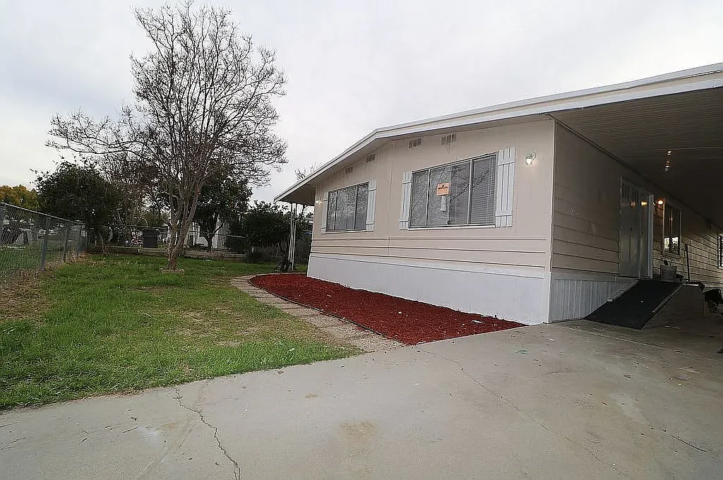 3 bed, 1344 sqft, $2,000 — Photo 1