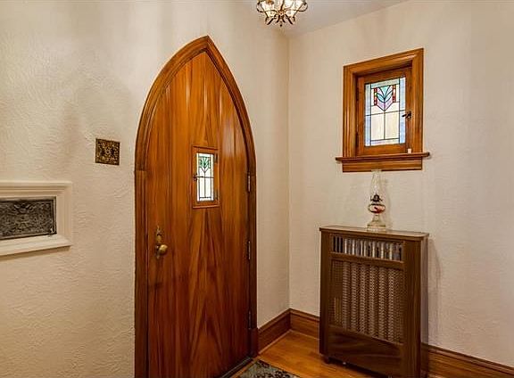 4th image of 6247 Walsh St