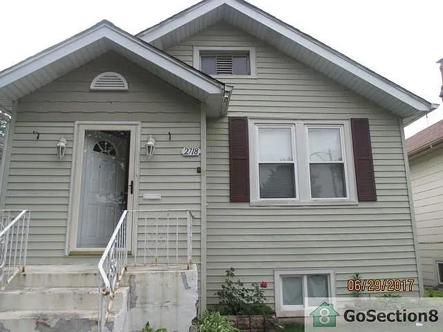 2718 N New England Ave photo 1