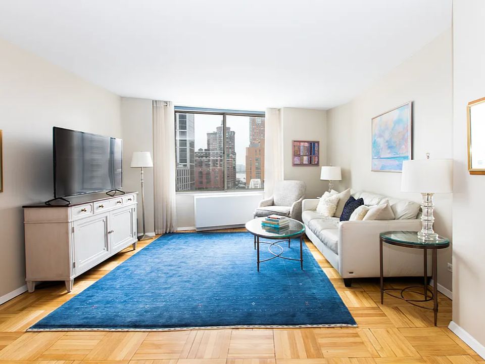 1st image of 275 Greenwich St Front 5