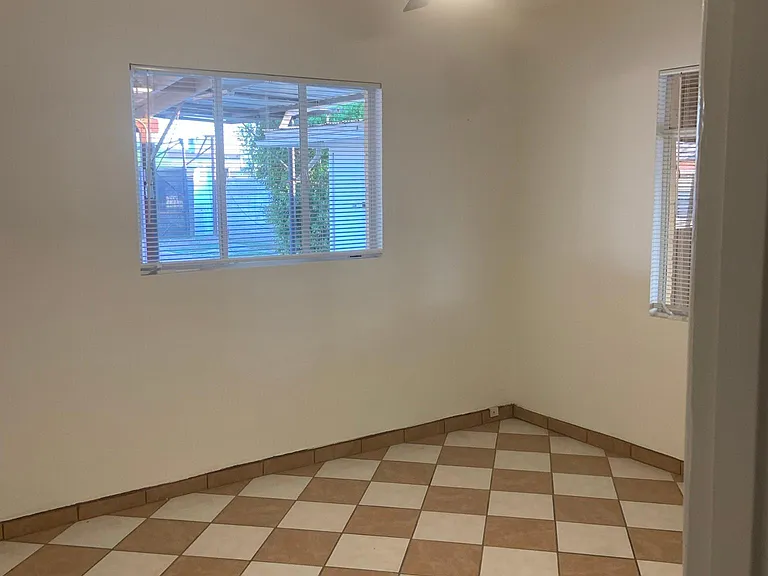 1735 W Fairmount Ave — Photo 13