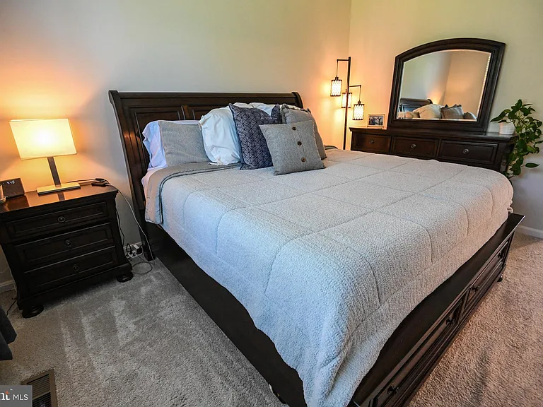 2047 Hinshaw Dr — Photo 32