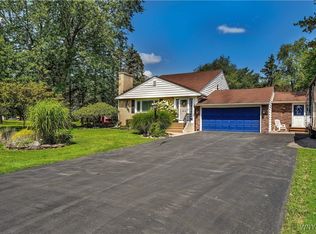 4699 Hedgewood Dr, Williamsville, NY 14221