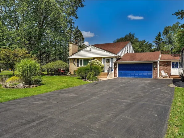 4699 Hedgewood Dr, Williamsville, NY 14221