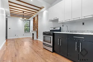 913 Saint Johns Place