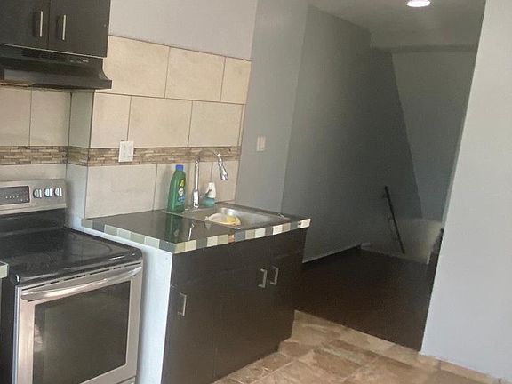 3rd image of 2211 W Oxford St #2B