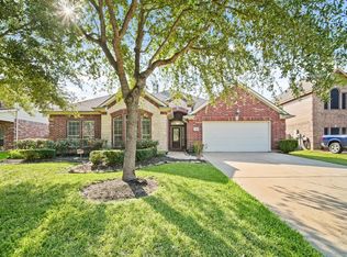 1915 Stable Stone Ln, Pearland, TX 77581