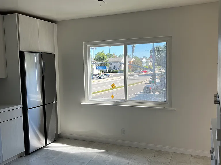 San Vicente Apartments — Photo 7