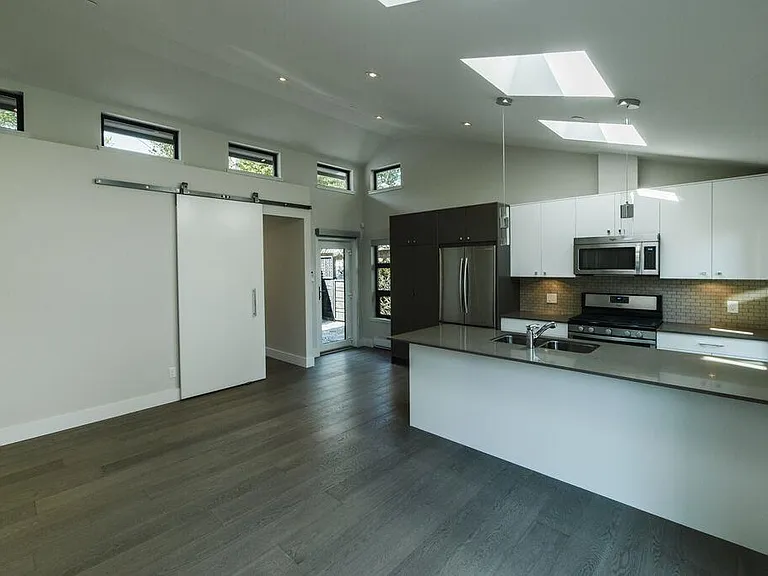 4138 Laurel St — Photo 4
