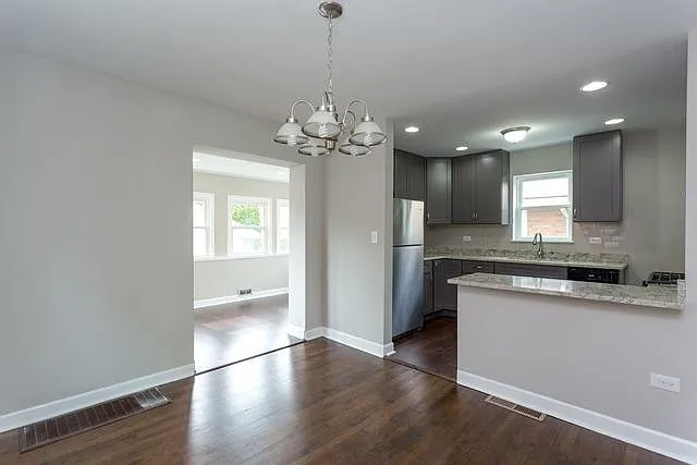 2 bed, 1328 sqft, $2,400 — Photo 4