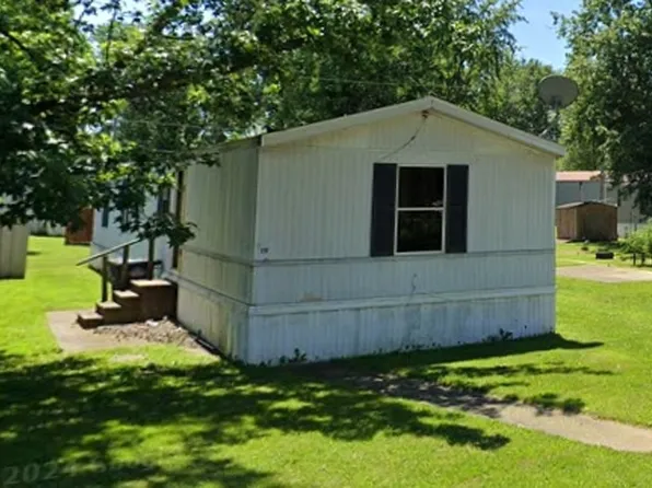 509 & 601 NW 7th St, Fairfield, IL 62837