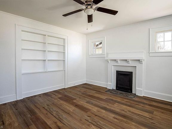 3rd image of 208 Underhill St