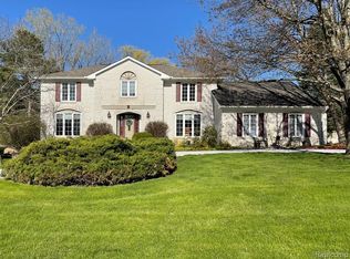 5246 Aintree Rd, Rochester, MI 48306