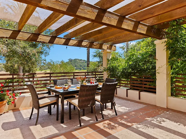 525 Las Palmas Dr — Photo 16