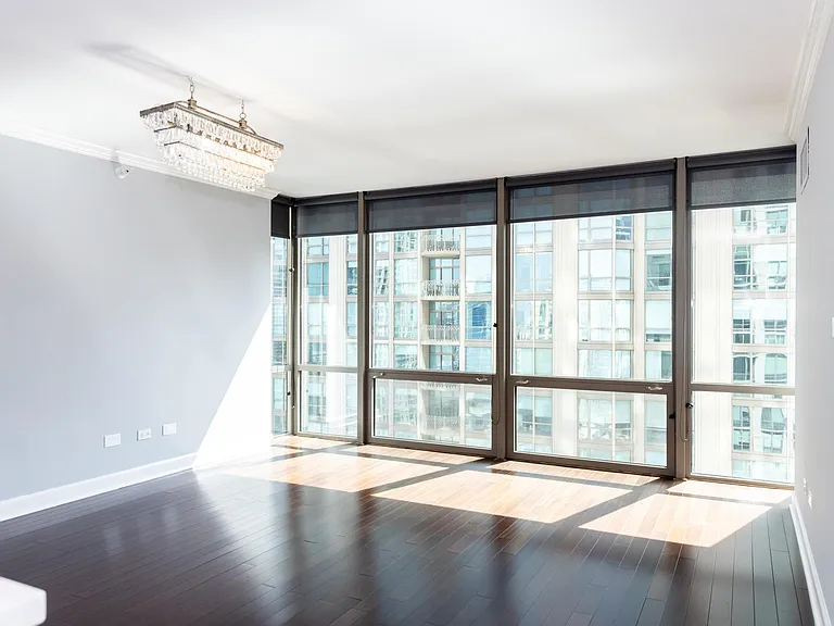 2 E Erie St #2014 — Photo 12