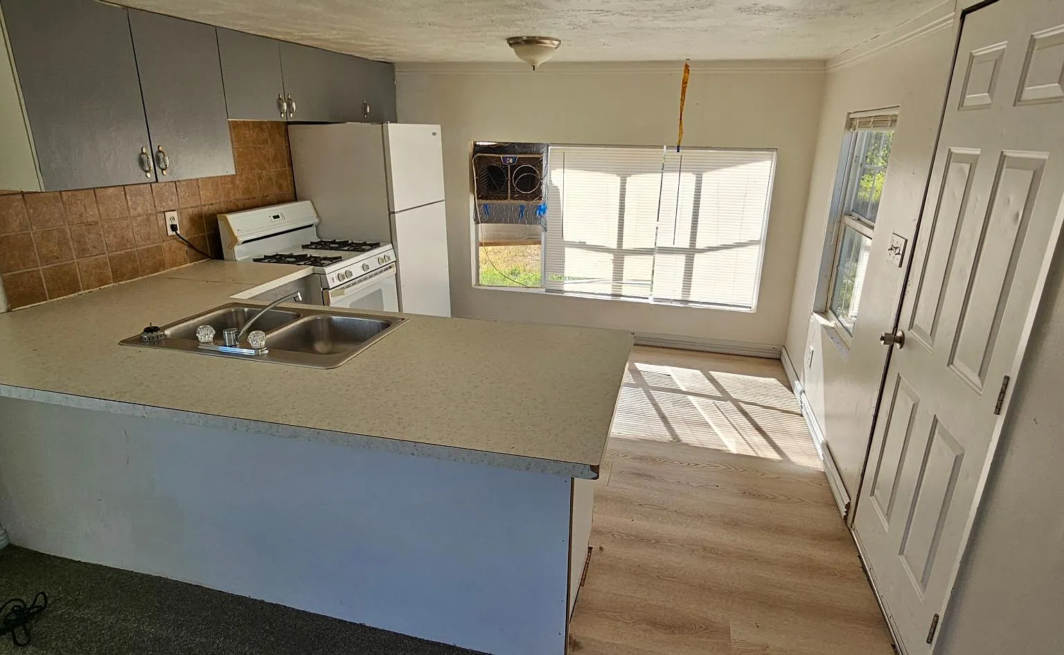 2 bed, 900 sqft, $900 — Photo 1