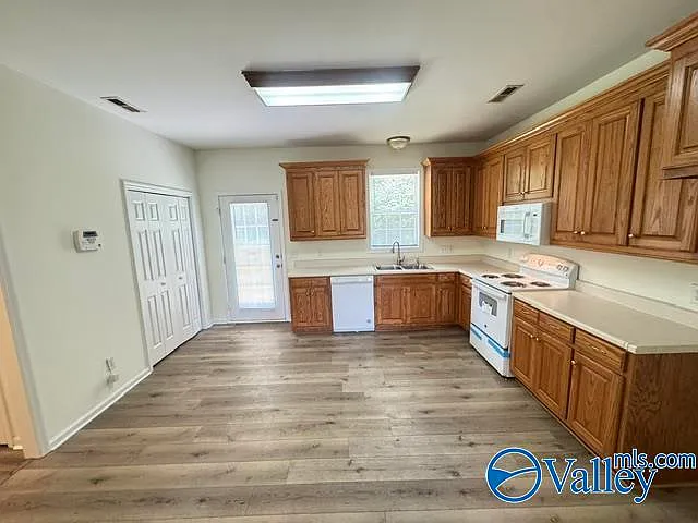 1386 Harvest Rd — Photo 7