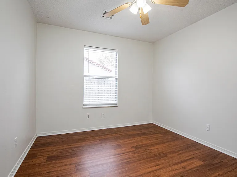 2513 SE 4th St — Photo 11