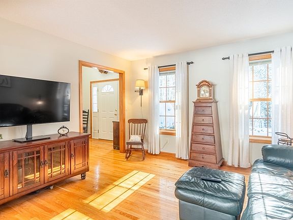 4th image of 111 Aldrich St