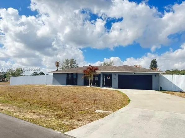 702 NW Orchid St, Port Saint Lucie, FL 34983