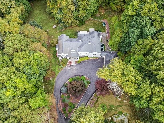 2nd image of 17 Five Ponds Dr
