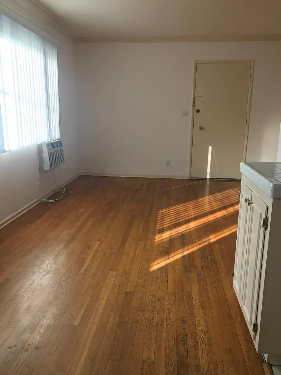 living room - 1280 S Barrington Ave #8