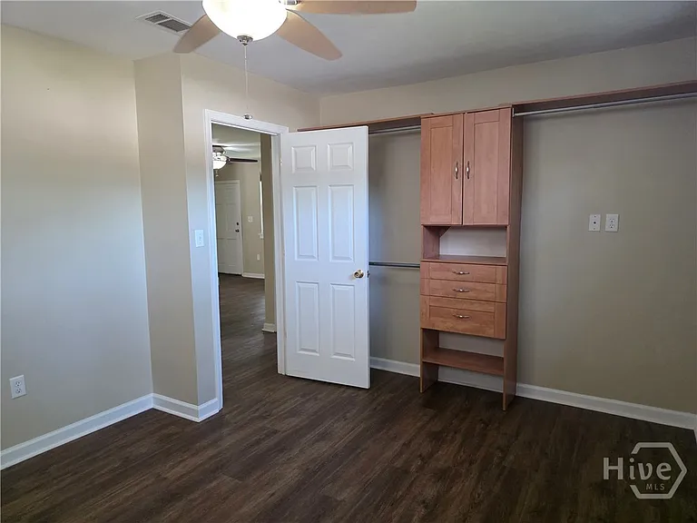 308 W 6th St — Photo 11
