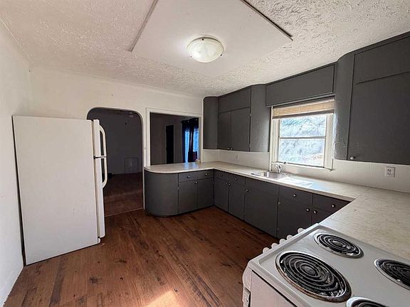 3rd image of 802 S 6th Ave