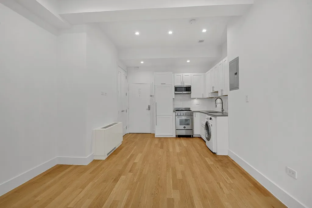 220 East 22nd Street — Photo 2