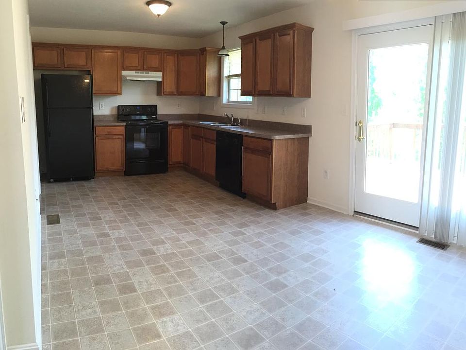 2nd image of 77 Hemlock Dr