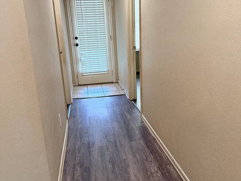 11224 Queen Anne Ave — Photo 8